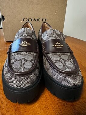 Coach Ruthie loafers in signature jacquard women’s size 8🥳🥳❌❌